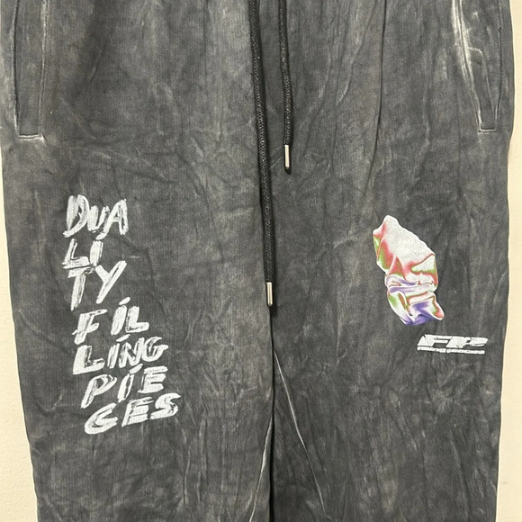 Filling Pieces - Picture 4 of 14